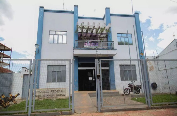 Justiça sequestra avião de traficante que recebeu auxílio emergencial de R$ 600 Polícia Federal em Ponta Porã, cidade que faz fronteira com Pedro Juan Caballero. (Foto: Marcos Maluf) - CREDITO: CAMPO GRANDE NEWS