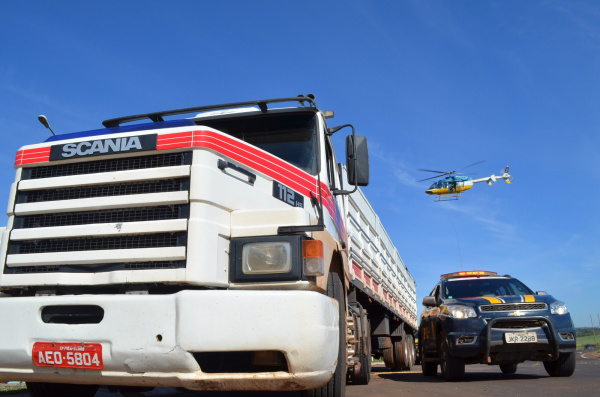 PRF intercepta carreta com maconha em Dourados Foto: Sidnei Bronka