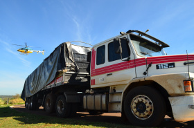 PRF intercepta carreta com maconha em Dourados Foto: Sidnei Bronka