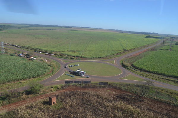PRF intercepta carreta com maconha em Dourados Foto: Sidnei Bronka