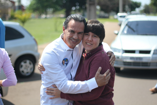 Marquinhos adesiva carros e visita bairros no feriado da Independência Marquinhos adesiva carros e visita bairros no feriado da Independência