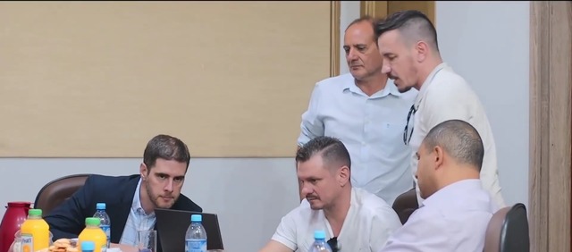 População suspeita de “jogada política” visita de empresários para implantação de frigorifico População suspeita de “jogada política” visita de empresários para implantação de frigorifico