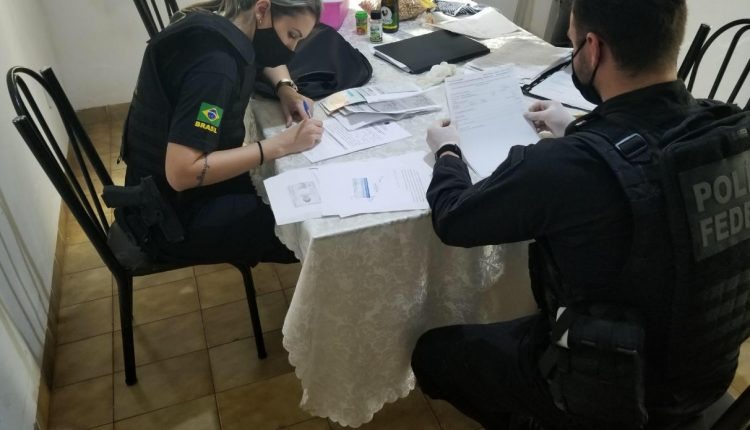 Polícia Federal cumpre mandados em Corumbá contra fraude no SUS e Bolsa Família Polícia Federal cumpre mandados em Corumbá contra fraude no SUS e Bolsa Família