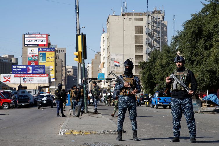 Estado Islâmico reivindica atentados suicidas em Bagdá © REUTERS/Thaier al-Sudani/Direitos reservados