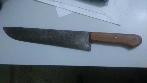 Faca utilizada no crime
