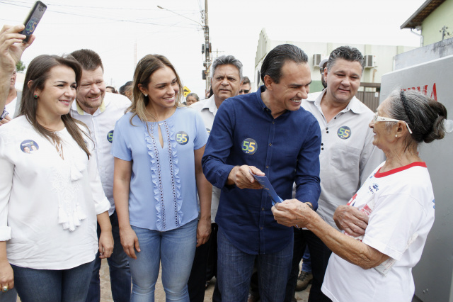 Ao som de “é campeão”, Marquinhos comanda caminhada da família 55