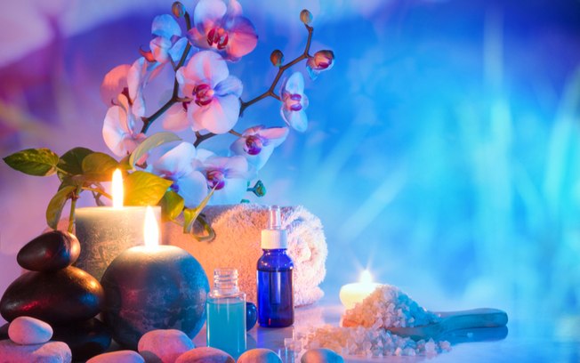 Cromoterapia no banheiro: 4 dicas para deixar o ambiente mais relaxante