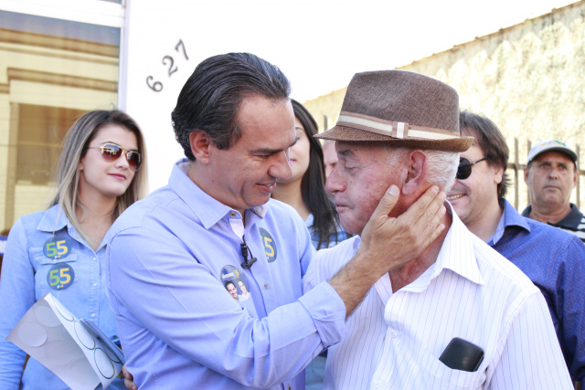 Pessoas saem de casa para participar da caminhada 55 Pessoas saem de casa para participar da caminhada 55