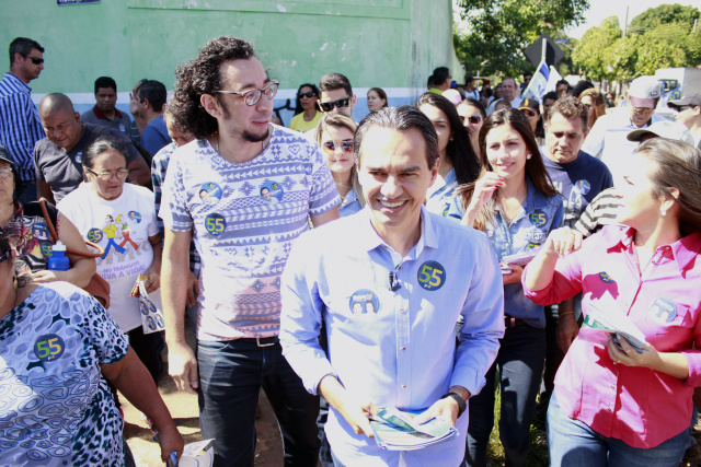 Pessoas saem de casa para participar da caminhada 55 Pessoas saem de casa para participar da caminhada 55