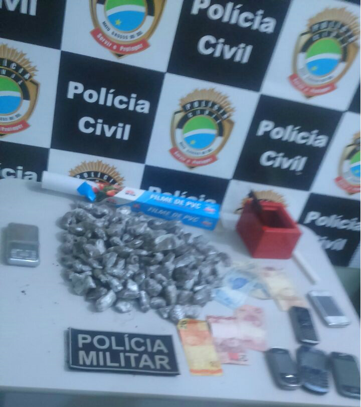 Policia Civil e Militar realiza ação conjunta e prende usuários em Nova Alvorada do Sul Foram apreendidas 925 gramas de maconha divididas em 174 invólucros plástico (papelotes).:/Foto Policia Civil
