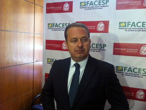 O presidente do PSB e governador de Pernambuco,Eduardo Campos, participa de evento na AssociaçãoComercial de SP (Foto: Marcio Pinho / G1)