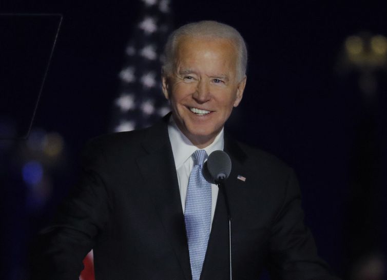 Biden reativa restrição de entradas no país © REUTERS/Jim Bourg/Direitos Reservados