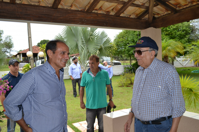 O prefeito eleito Arlei Silva Barbosa (PMDB) esteve no evento do Senador Pedro Chaves (PSC-MS). foto Assessoria