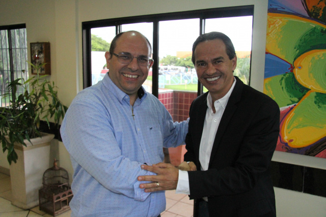 O prefeito eleito em Campo Grande, Marquinhos Trad (PSD), se reuniu com o reitor da Universidade Federal de Mato Grosso do Sul (UFMS), Marcos Marcelo Turine. foto Assessoria