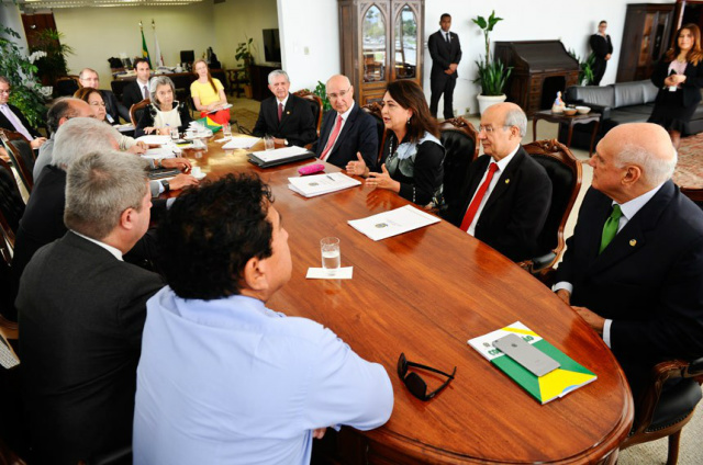 Senado garante reajustes a servidores Senadores que integraram a Comissão do Extrateto acompanharam a relatora, senadora Kátia Abreu (PMDB-TO), em reunião com a cúpula do Judiciário. Em pauta, os salários dos servidores públicos:/ foto Marcos Oliveira/Agência Senado