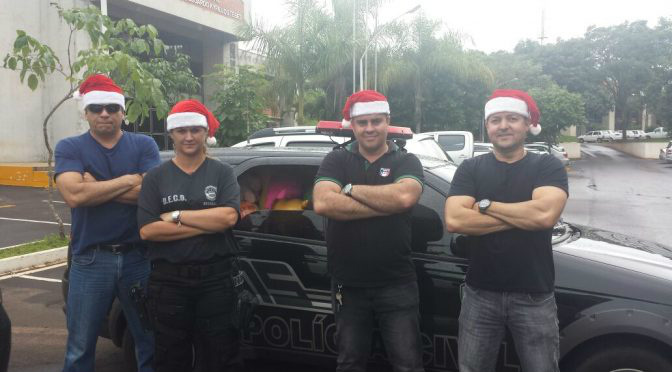 Crianças carentes recebem visita inesperada do Papai Noel da Polícia Civil DPI – Departamento de Polícia do Interior e a DECO – Delegacia Especializada de Repressão ao Crime Organizado