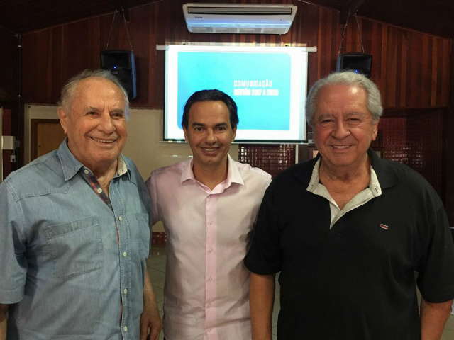 Marquinhos reúne ex-prefeitos e secretários para dividir experiência em gestão Juvêncio César da Fonseca, Marquinhos Trad e Levy Dias/ Foto Assessoria