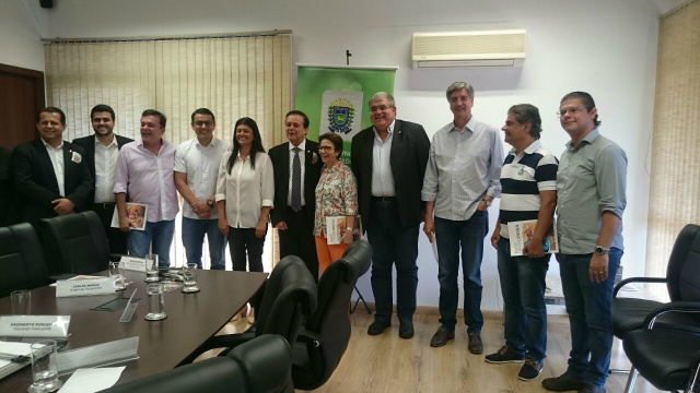 Jovair Arantes visita Campo Grande em busca de apoio para concorrer a Presidência da Câmara de Deputados Deputados federais Valtenir Luiz Pereira (PMDB-MT) , Wilson Filho (PTB-PB), Vander Loubet (PT), Elizeu Dionisio (PSDB), vice-governado Rose Modesto (PSDB), deputado federal Jovair Arantes, Tereza Cristina (PSB), Carlos Marun (PMDB) , Dagoberto Nogueira (PDT), PRESIDENTE ESTADUAL DO ptb-ms Nelson Trad Filho e o vereador Otávio Trad (PTB)