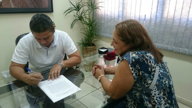 Otávio Trad firma compromisso de ajudar moradores do Conjunto Arnaldo E. Figueiredo II