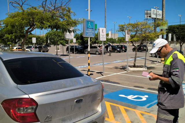 Carro parado de forma irregular sera apreendido ASCOM SMTT