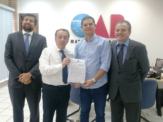 O advogado Stheven Razuk, presidente da instituição, Mansour Elias Karmouche, vereador Otávio Trad (PTB) e o vice-presidente da OAB Gervásio Alves