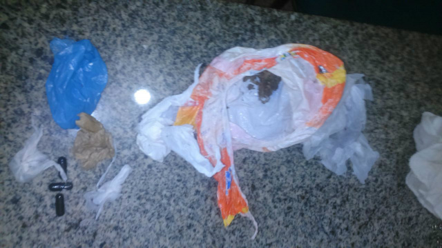 Jovem descarta cocaína no vazo sanitário, mas acaba preso por tráfico de drogas Jovem descarta cocaína no vazo sanitário, mas acaba preso por tráfico de drogas