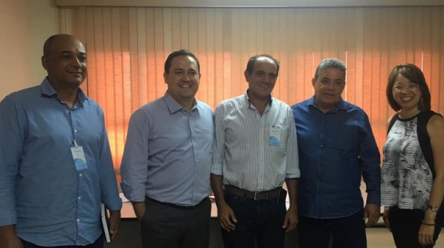 Prefeito pede ajuda da Funasa para recuperar ‘lixão’ de Nova Alvorada do Sul Deputado estadual Marcio Fernandes com o prefeito de Nova Alvorada do Sul, Arlei Silva Barbosa, na Funasa. (Foto: Wanessa Derzi/Assessoria)