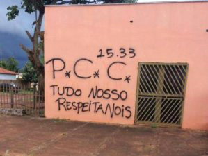 Pichações com a sigla do PCC é flagrada em Nova Alvorada do Sul Pichações com a sigla do PCC é flagrada em Nova Alvorada do Sul