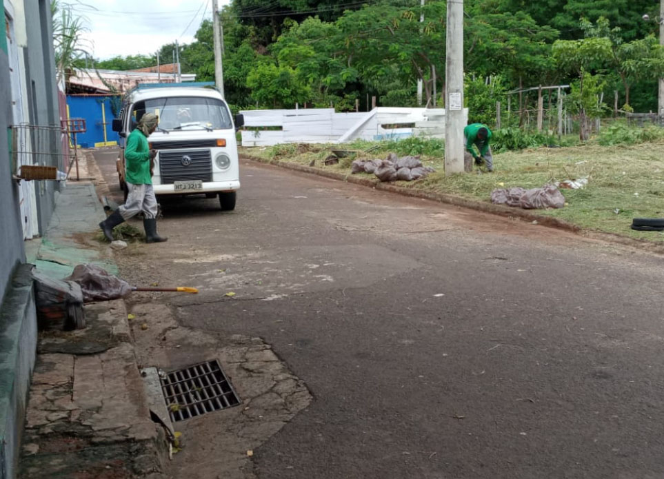 Beto Avelar consegue limpeza de área pública para população do Jardim Sayonara