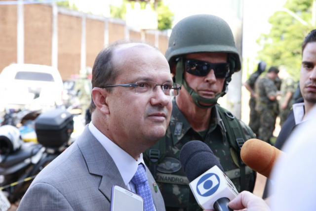 Exército apreende armas, celulares e drogas no complexo penitenciário da Capital Exército apreende armas, celulares e drogas no complexo penitenciário da Capital