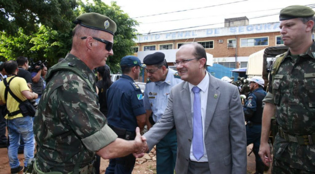 Exército apreende armas, celulares e drogas no complexo penitenciário da Capital Exército apreende armas, celulares e drogas no complexo penitenciário da Capital