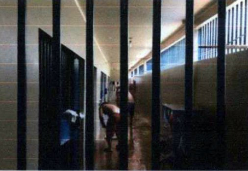 Presos reformam delegacia de Caarapó em 36 dias Presos reformam delegacia de Caarapó em 36 dias