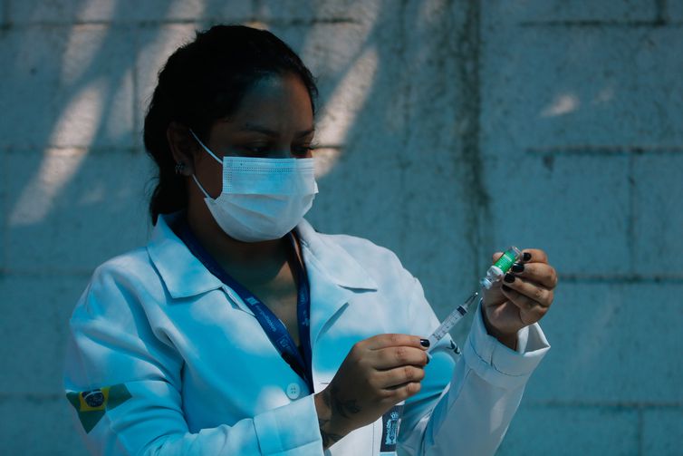 OMS: Covax enviará vacinas para 3% dos países pobres no 1º semestre © Tânia Rêgo/Agência Brasil
