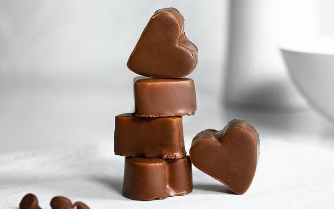 Simpatias com chocolate para um romance doce e feliz Simpatias com chocolate para um romance doce e feliz