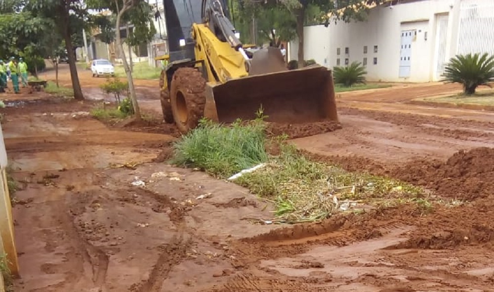 Guerreiro atende pedido dos moradores do Jardim Paradiso e consegue limpeza para região