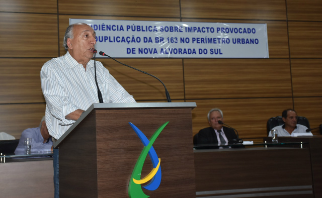 Senador negocia acordo entre CCR MS Vias e Comerciantes de Nova Alvorada do Sul Senador na audiência pública em Nova Alvorada do Sul, Foto Silvia Barros