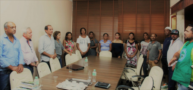 Prefeito Arlei Barbosa recebe catadores de reciclagem no gabinete da Prefeitura Prefeito Arlei Barbosa recebe catadores de reciclagem no gabinete da Prefeitura