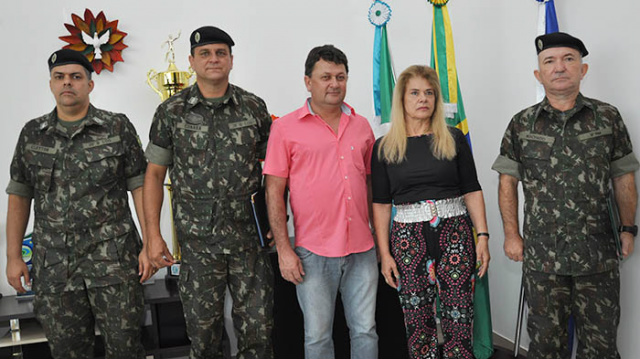 Exército empossa prefeita Ilda Machado como presidente da Junta Militar de Fátima do Sul Foto WASHINGTON LIMA