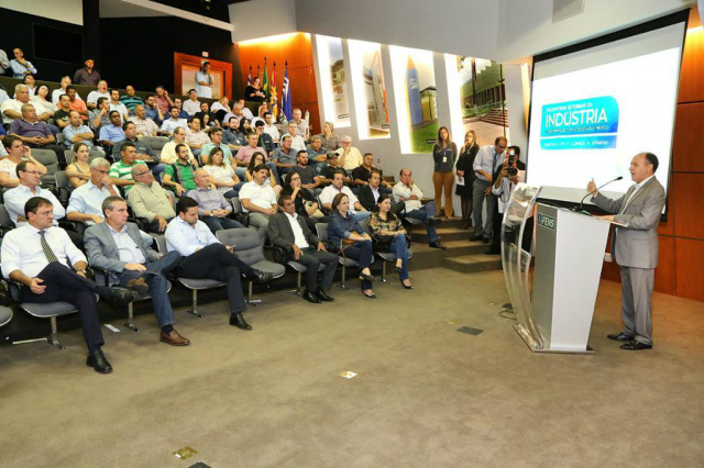 Deputados participam de debate sobre setores da indústria em MS Junior Mochi ressalta a importância da Assembleia no debate com o Governo, Foto: Victor Chileno