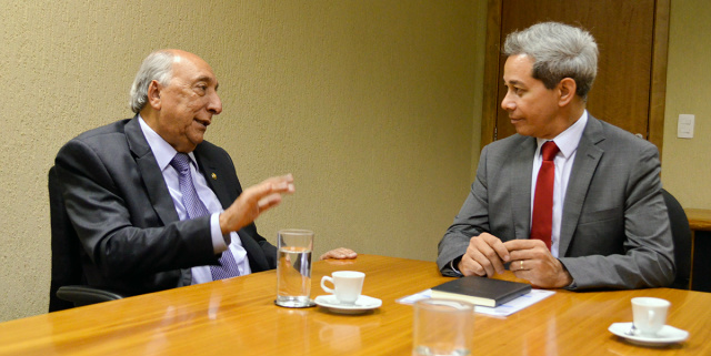 Pedro Chaves alerta prefeituras a se cadastrarem no Minha Casa, Minha Vida Senador pediu ao diretor da CEF maior número possível de habitações em MS. Foto Assessoria