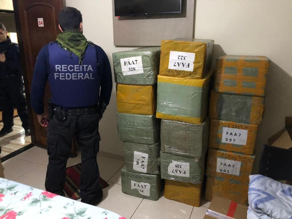 Após denúncias mercadorias ilegais são apreendidas em veículos e hotéis na região de Vila Vargas Após denúncias mercadorias ilegais são apreendidas em veículos e hotéis na região de Vila Vargas
