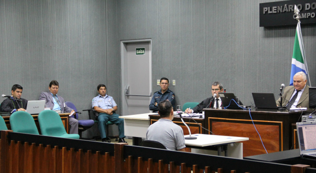 Homem é condenado por mais de 11 anos por matar esposa com golpes de facas Homem é condenado por mais de 11 anos por matar esposa com golpes de facas Foto: Giovana Silveira