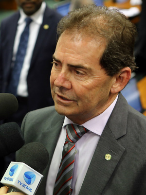 Reforma da Previdência beneficiam professores, agricultores e idosos Paulo Pereira da Silva propôs reduzir a idade mínima para aposentadoria de 65 anos para ambos os sexos, da proposta do governo, para 60 anos para homens e 58 para mulheres. Foto Gilmar Felix / Câmara dos Deputados