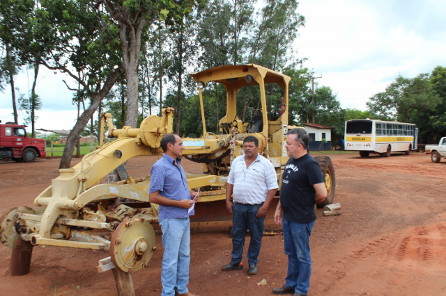 Deputado Vander Loubet fica impressionado com as condições dos maquinários deixados pela gestão anterior Deputado Vander Loubet fica impressionado com as condições dos maquinários deixados pela gestão anterior