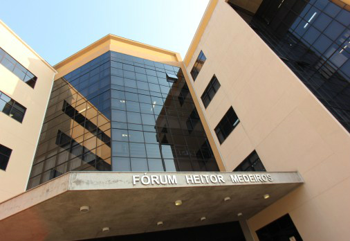 Acusado de estuprar quatro filhas é condenado a 100 anos de reclusão Acusado de estuprar quatro filhas é condenado a 100 anos de reclusão