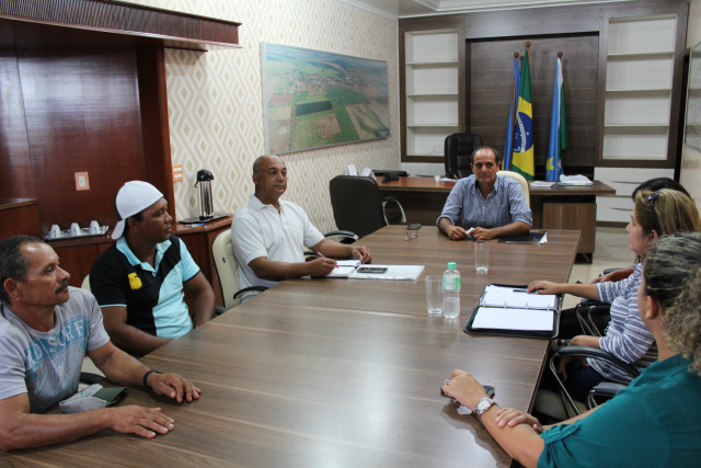 Prefeito Arlei Barbosa reúne catadores de materiais recicláveis de Nova Alvorada do Sul