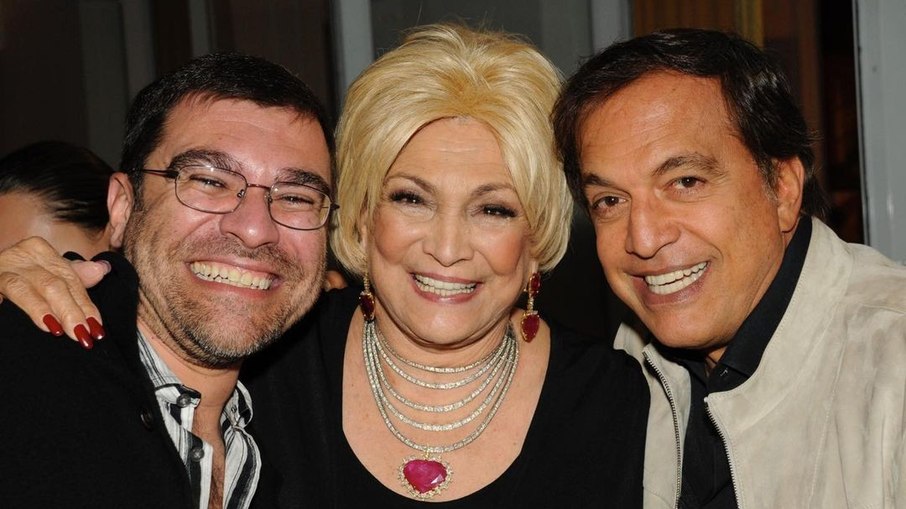 Empresário de Hebe Camargo, Claudio Pessutti morre de Covid-19 Empresário de Hebe Camargo, Claudio Pessutti morre de Covid-19
