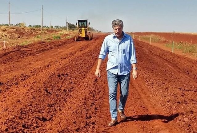 Governador em exercício, Murilo vistoria obra de pavimentação da MS-162