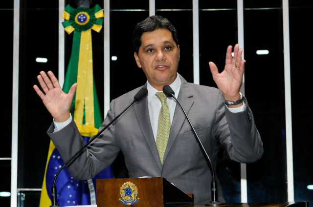 Senado aprova projeto que proíbe limitação de dados na internet fixa Senado aprova projeto que proíbe limitação de dados na internet fixa