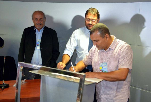 Prefeito de Japorã conquista convênio para Agricultura Familiar Prefeito de Japorã conquista convênio para Agricultura Familiar